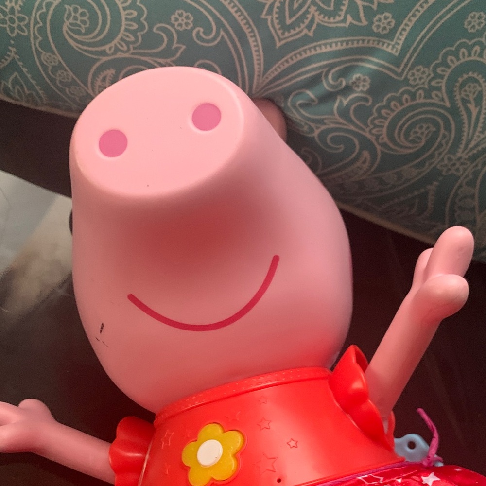 Peppa Pig Red Dress Toy Figure - Picture 3 of 12